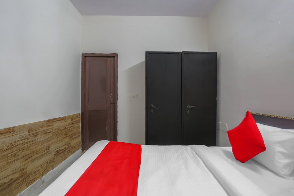 OYO Flagship 75152 Hello Stay, Noida Industrial Area Mamura, Noida