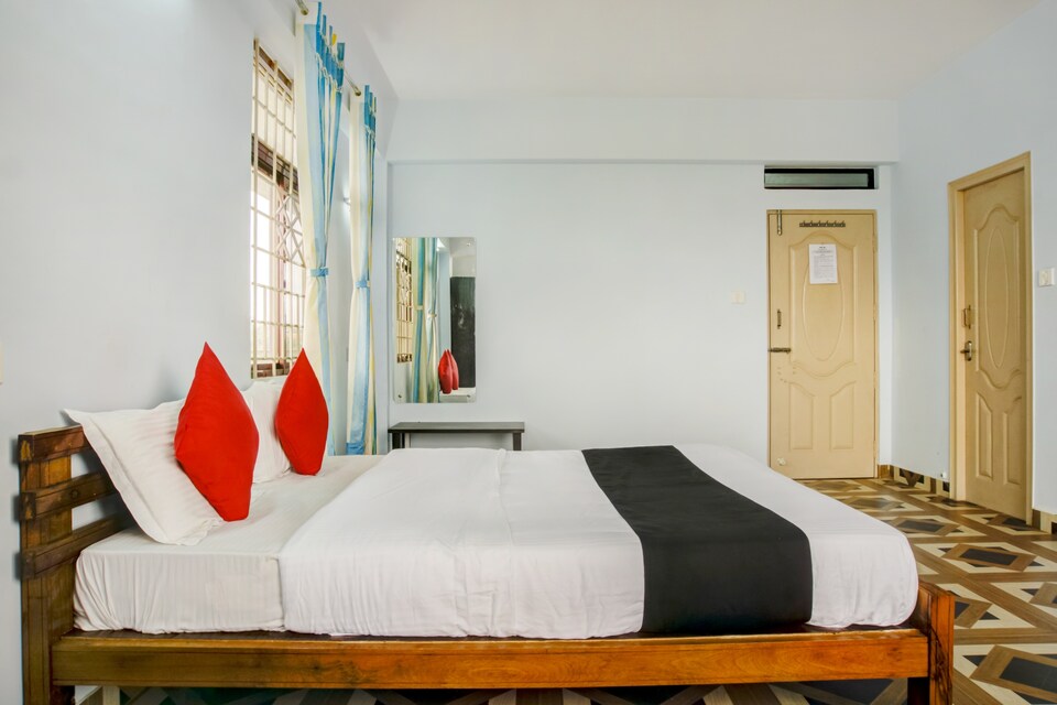 CAPITAL O75153 Janaki Stay, Kushalnagar, Coorg