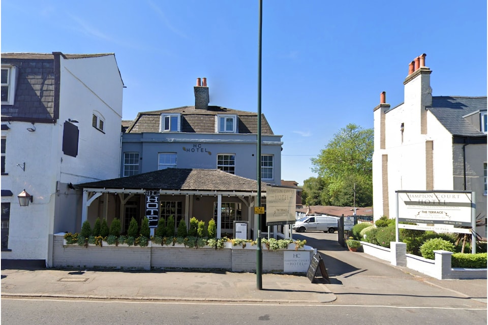 OYO Hampton Court Hotel, KT8, Esher
