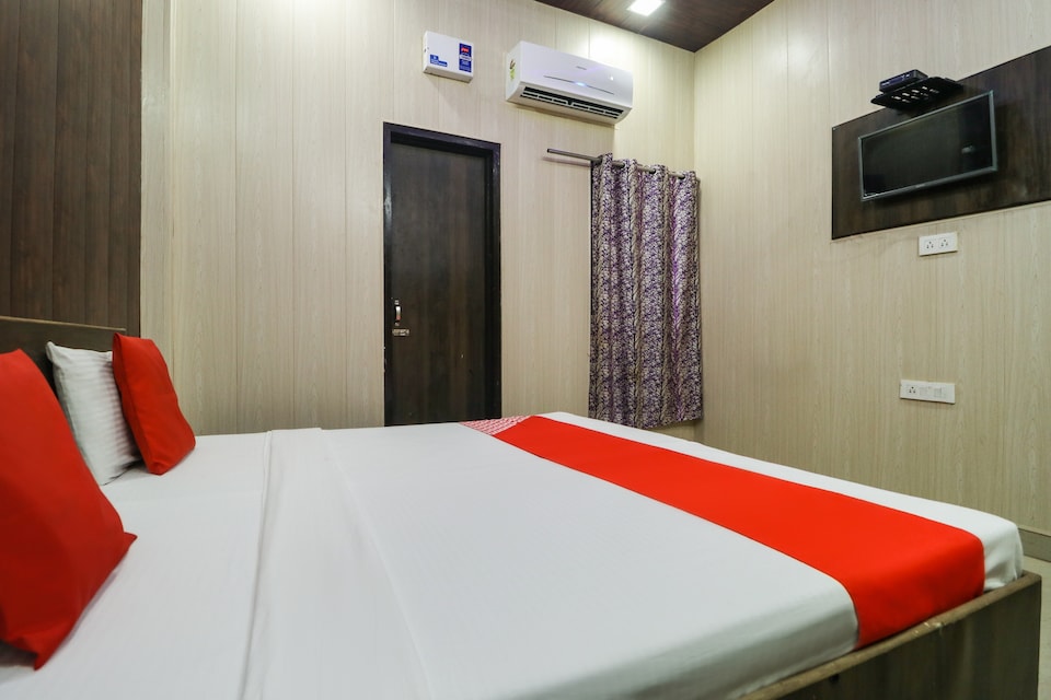 Flagship Hotel Aniket Residency, Golden Temple Road Amritsar, Amritsar