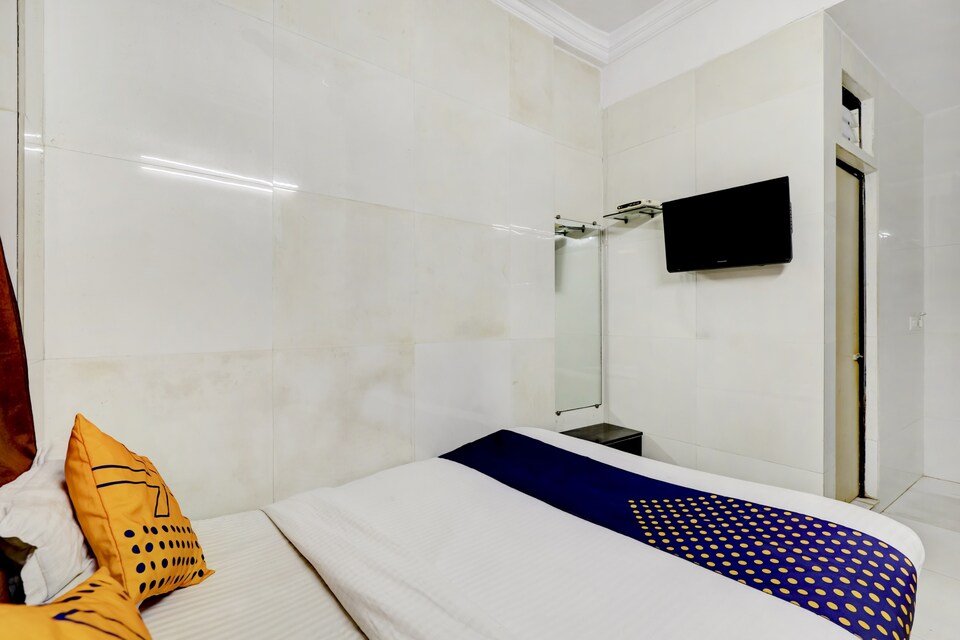 OYO Flagship 75190 Hotel Gitanjali Inn, Ashram Road Ahmedabad, Ahmedabad