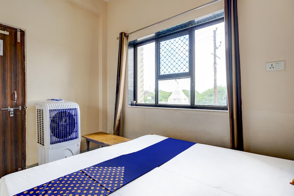 SPOT ON 75193 Mukhiya Ji Garden, Prem Mandir Vrindavan, Vrindavan