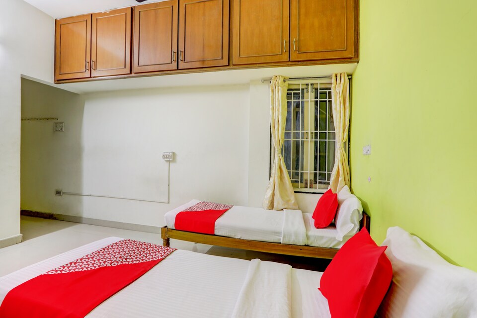 OYO 75222 L -square Guest House, Thoraipakkam, Chennai