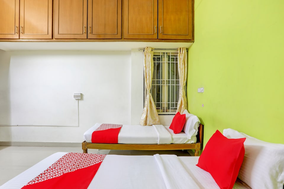OYO 75222 L -square Guest House, Thoraipakkam, Chennai