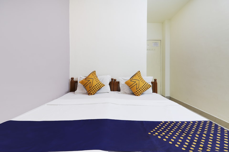 SPOT ON 75242 West Inn Lodge, Abids-Nampally, Hyderabad