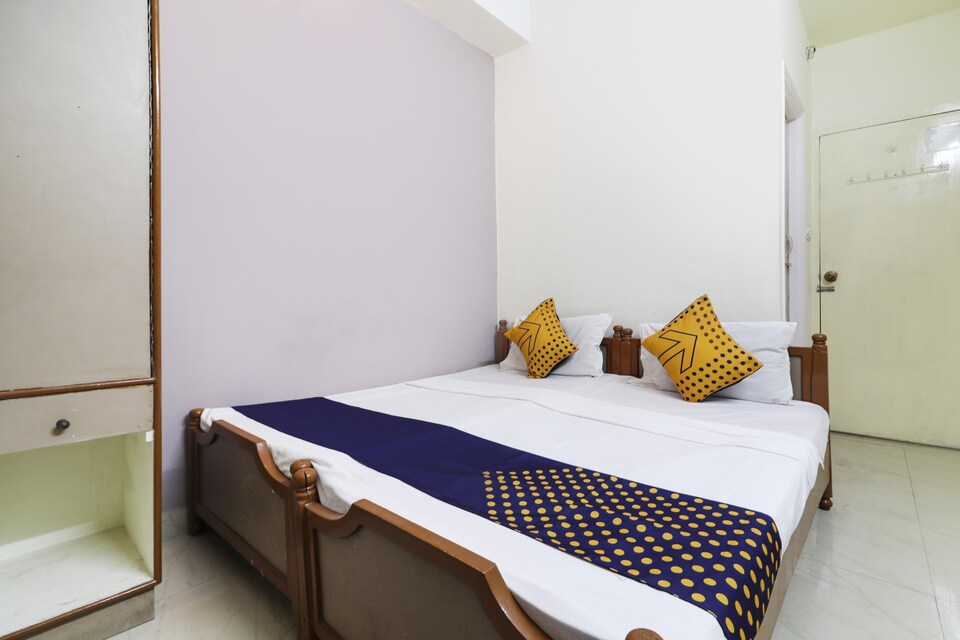 SPOT ON 75242 West Inn Lodge, Abids-Nampally, Hyderabad