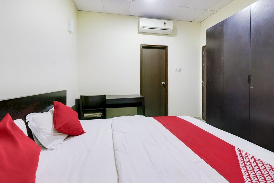 OYO 75245 Honest Resort, Railway station Bharuch, Bharuch