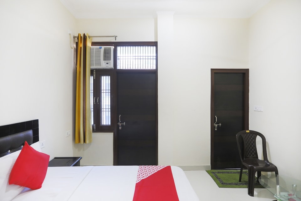 OYO 75266 Vrindavan Palace, Iskcon Vrindavan, Vrindavan