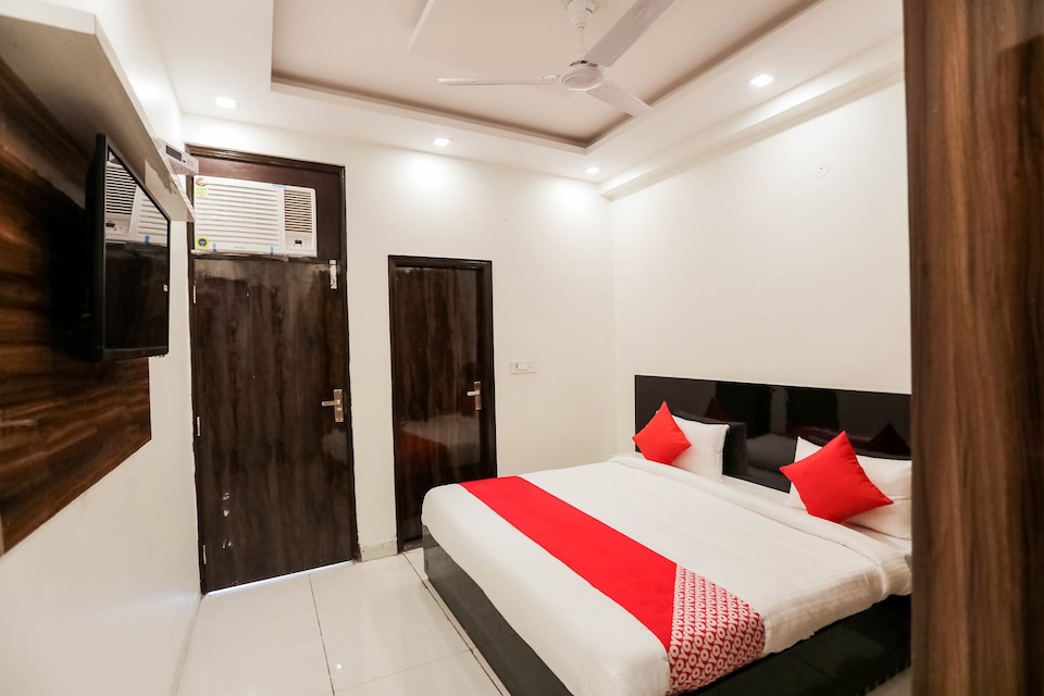 live on DEL3657, Airport-Dwarka Delhi, Delhi