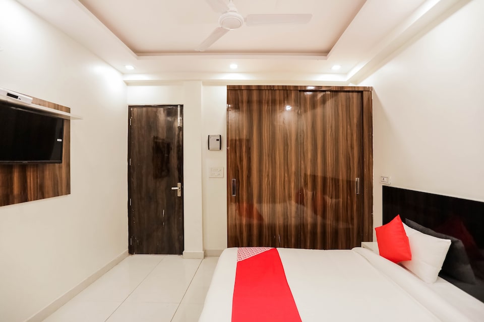 live on DEL3657, Airport-Dwarka Delhi, Delhi