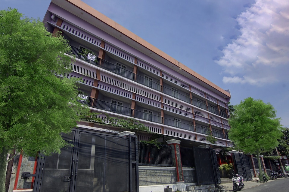 OYO 3963 Safira Homestay Syariah, Halim, Jakarta