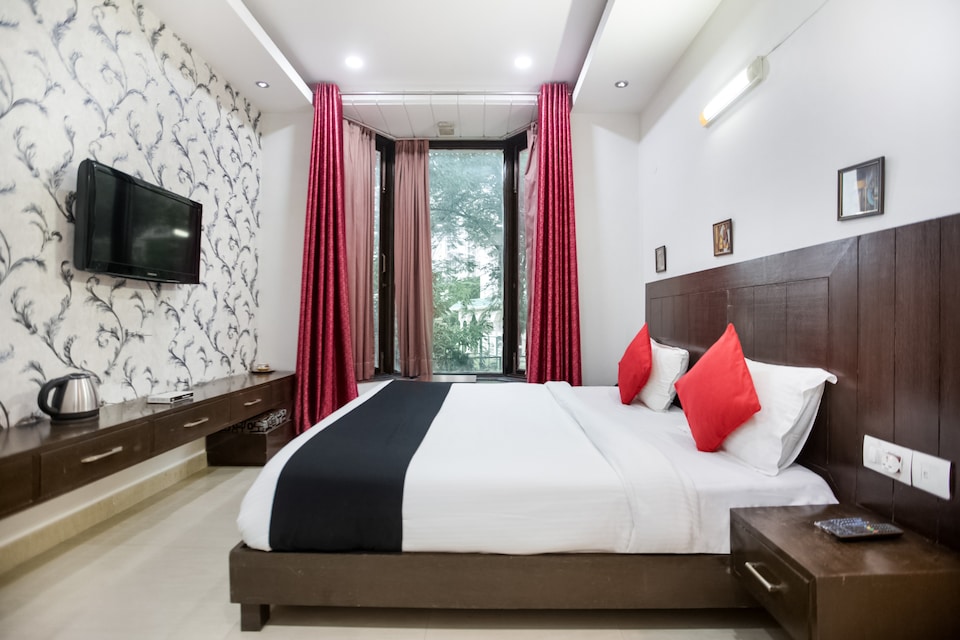 Capital O 75278 The Continental, HUDA CENTRE 1, गुड़गांव