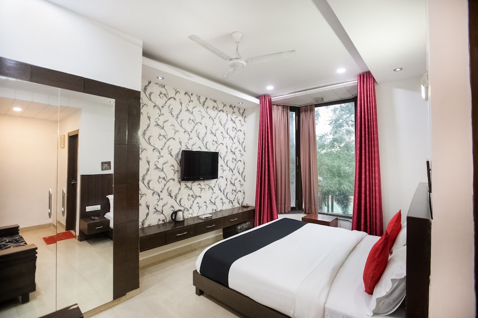 Capital O 75278 The Continental, HUDA CENTRE 1, गुड़गांव