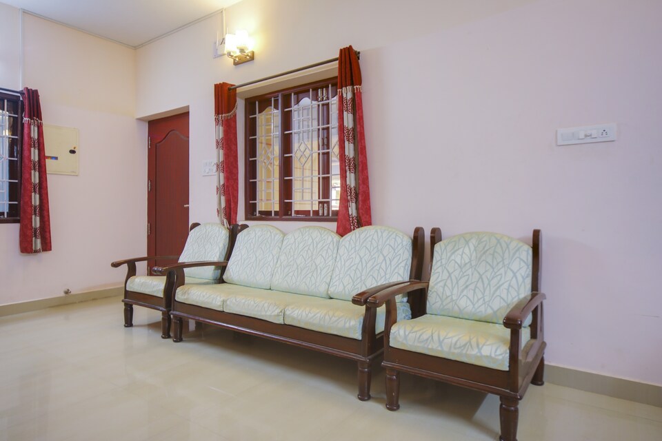 OYO 75298 Sri Devi Guest House, Vadapalani Chennai, Chennai