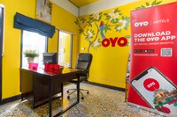 OYO 75303 V Home Guesthouse Sunday Night Market