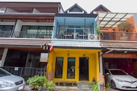 OYO 75303 V Home Guesthouse Sunday Night Market