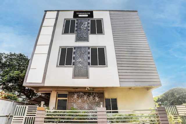 Super Townhouse Chandrasekharpur