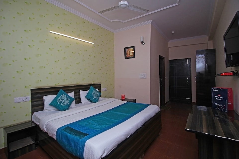 Collection O Hotel City Rooms Greater Noida, Greater Noida, Noida