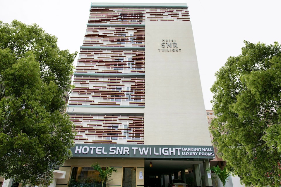 CAPITAL O75321 Hotel Snr Twilight, MG Road Vijayawada, Vijayawada