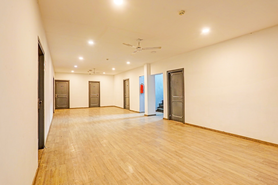 Super OYO Townhouse Vijay Khand Gomti Nagar, Gomti Nagar Lucknow, Lucknow