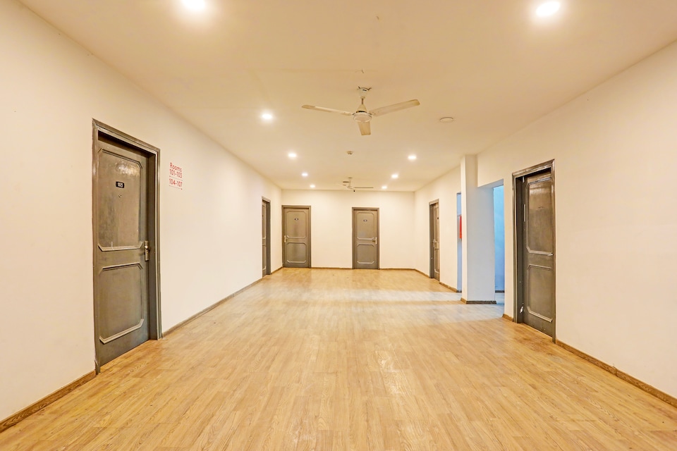 Super OYO Townhouse Vijay Khand Gomti Nagar, Gomti Nagar Lucknow, Lucknow