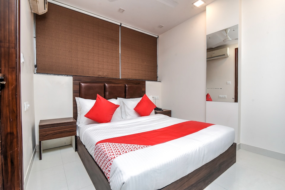 OYO Flagship 75325 Moon Shine Residency, Saket Delhi, Delhi