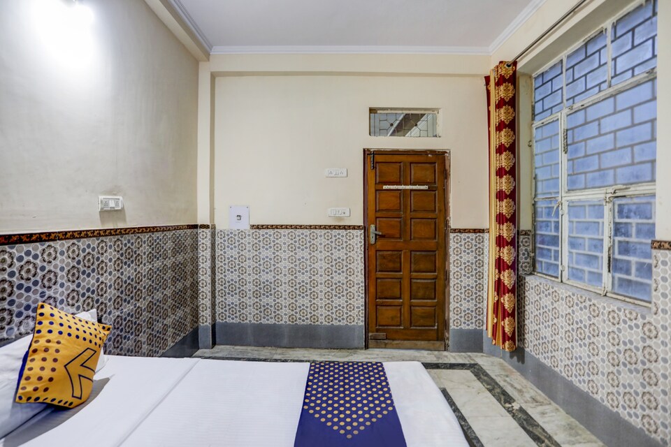 SPOT ON 75332 Hotel Arya Deep And Banquet Hall, Ghaziabad City, Ghaziabad