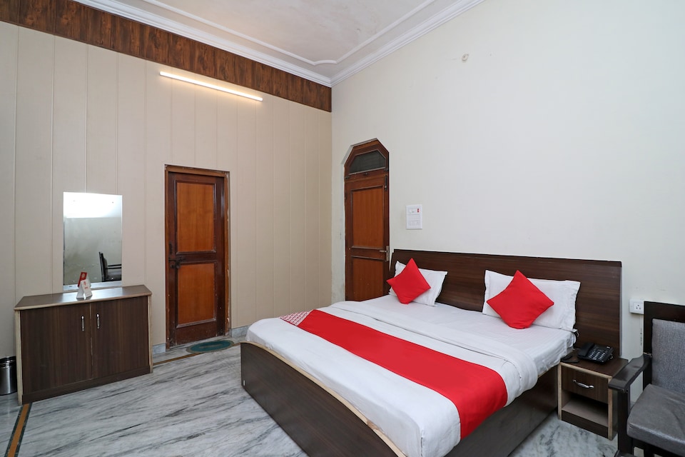 OYO 16270 Hotel Sweet Home, Civil Lines, Rudrapur