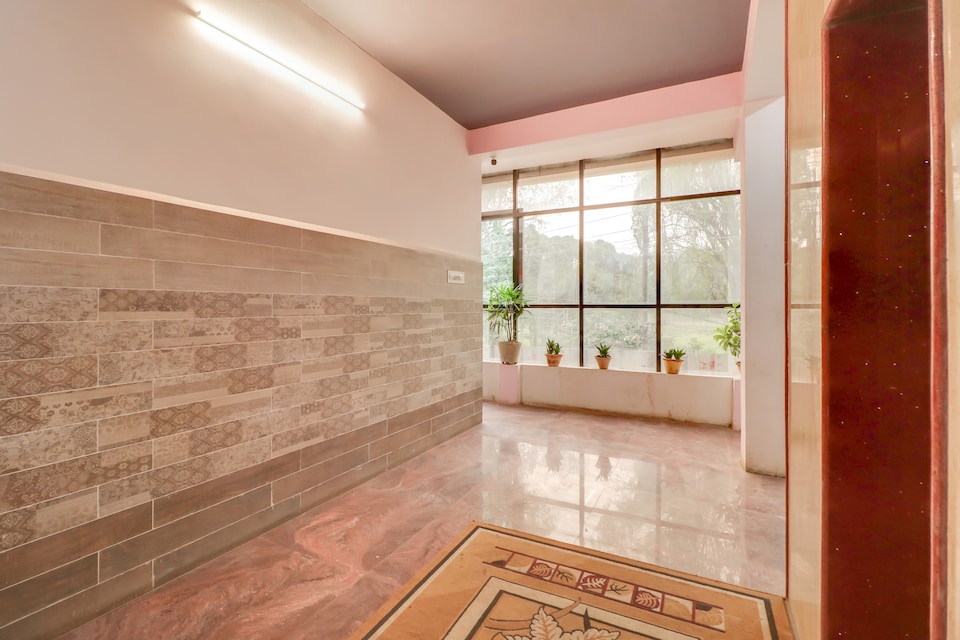 OYO 75345 Hotel Shree Urmila, Circuit House Allahabad, Prayagraj