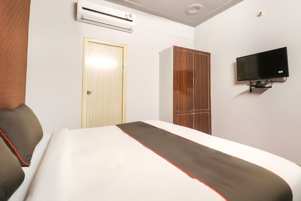 Collection O Dadri Main Rd Surajpur, Collection O Noida, Book ₹949 OYO