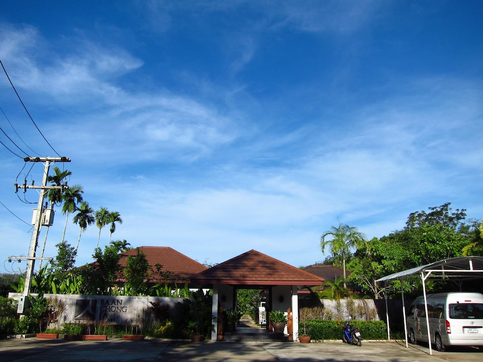 Capital O 75315 Baan Chongfa Resort, Khao Lak P2, Phang Nga