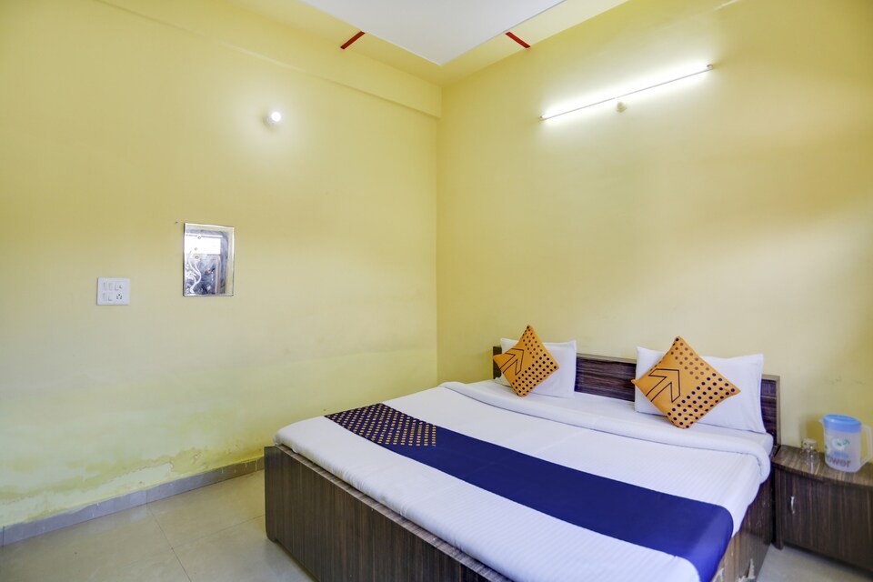 SPOT ON 75373 Hotel Gaur Krishna Seva Dham, Dholi Pyau Mathura, Mathura