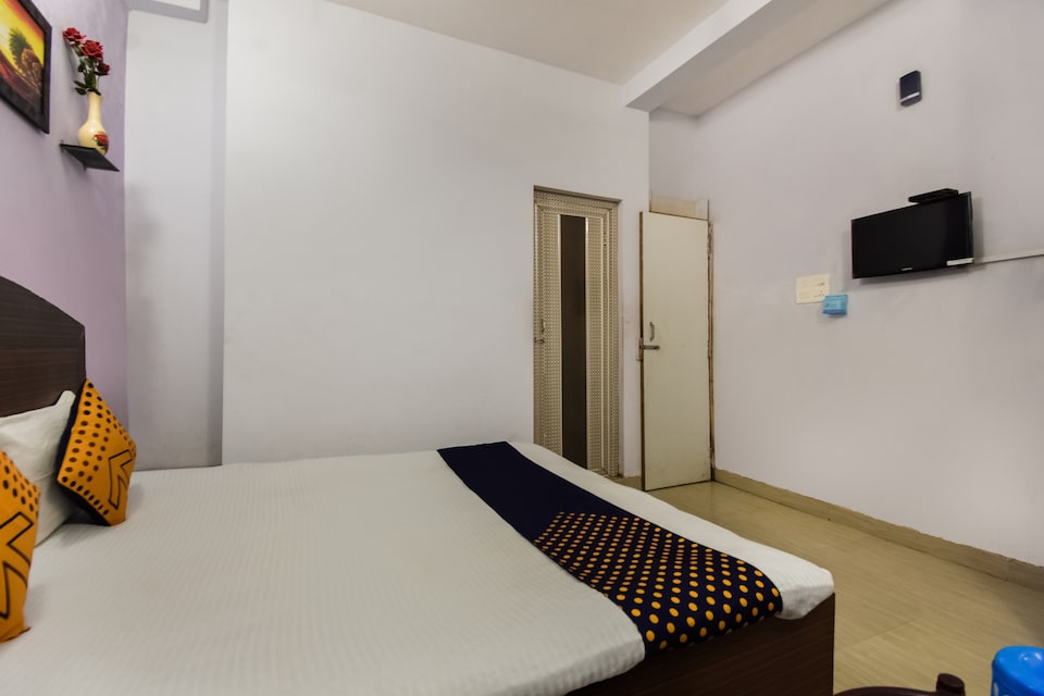 SPOT ON 75374 Emanuil Lodge, CT Road Puri, Puri