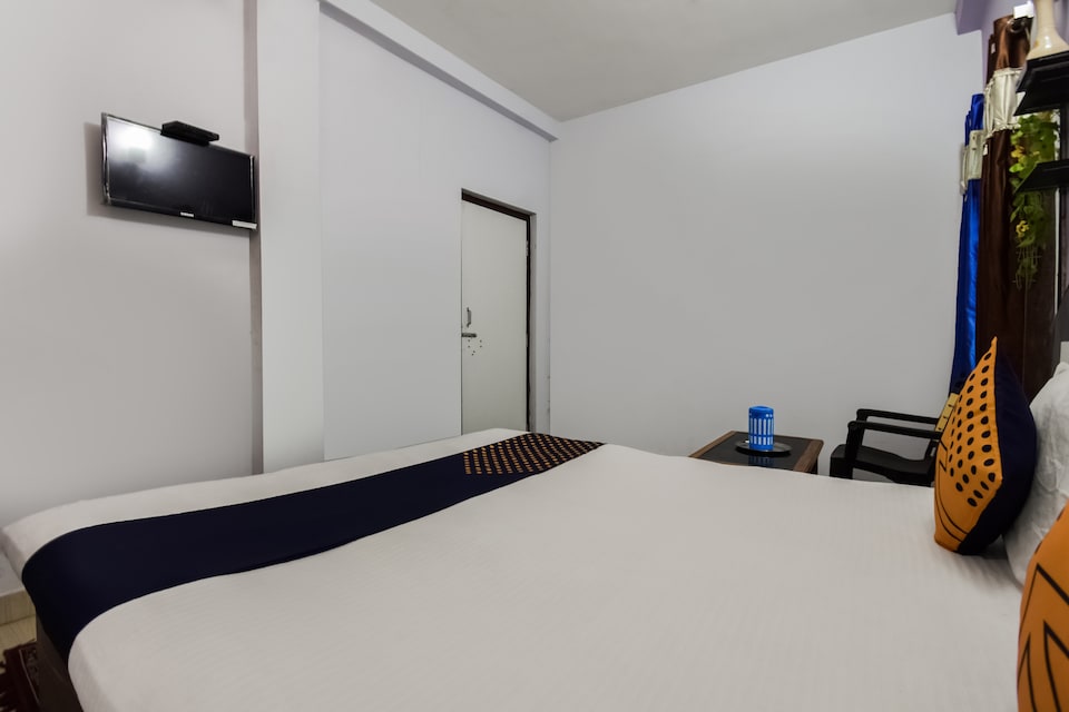 SPOT ON 75374 Emanuil Lodge, CT Road Puri, Puri