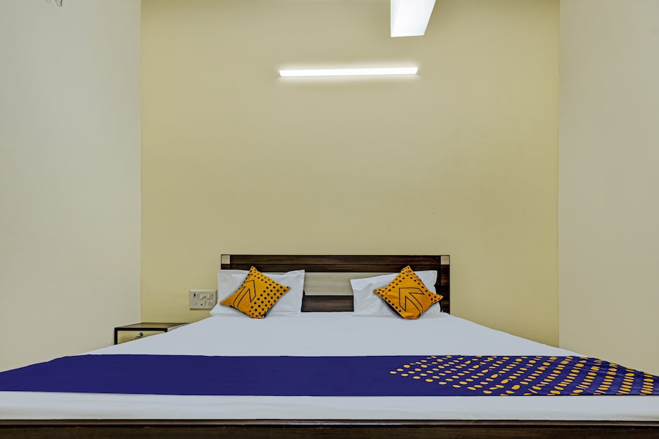 SPOT ON 75383 Hotel Mahadev, Valsad, Valsad