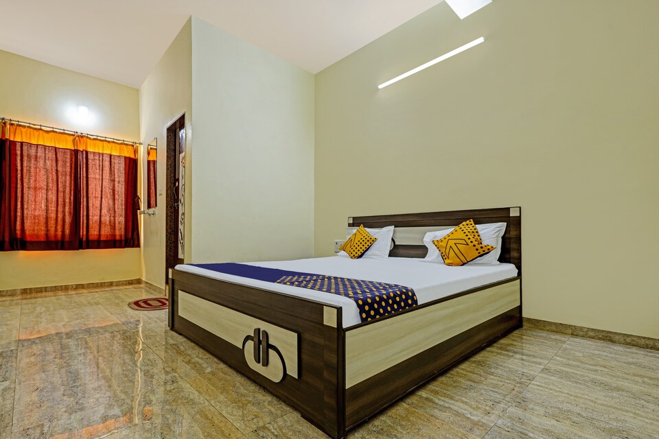 SPOT ON 75383 Hotel Mahadev, Valsad, Valsad