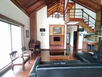 OYO 3976 Villa Cisarua