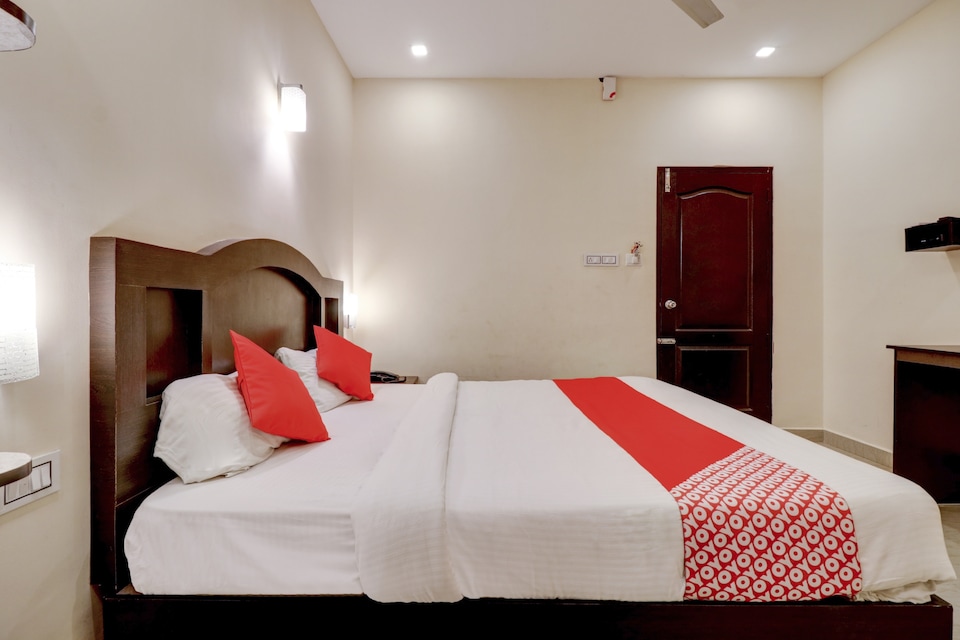 OYO 75392 Zion Plaza, Airport Kochi, Kochi