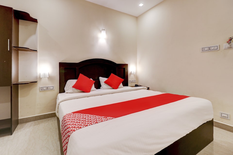 OYO 75392 Zion Plaza, Airport Kochi, Kochi