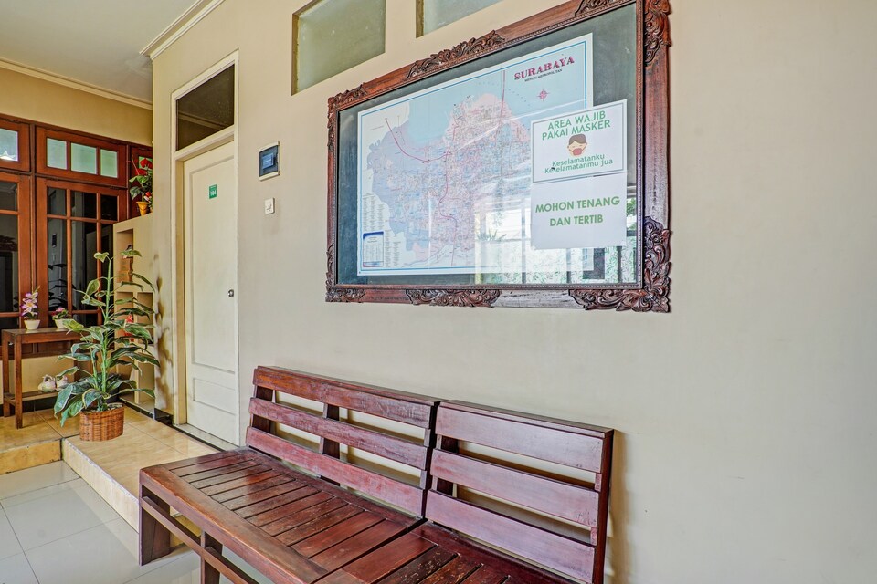 OYO 3981 Griyonur Homestay Syariah, Dukuh Pakis, Surabaya