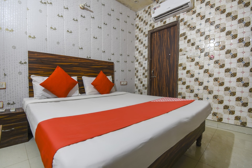 OYO 75400 Green City, Railway Station Chandigarh, Chandigarh