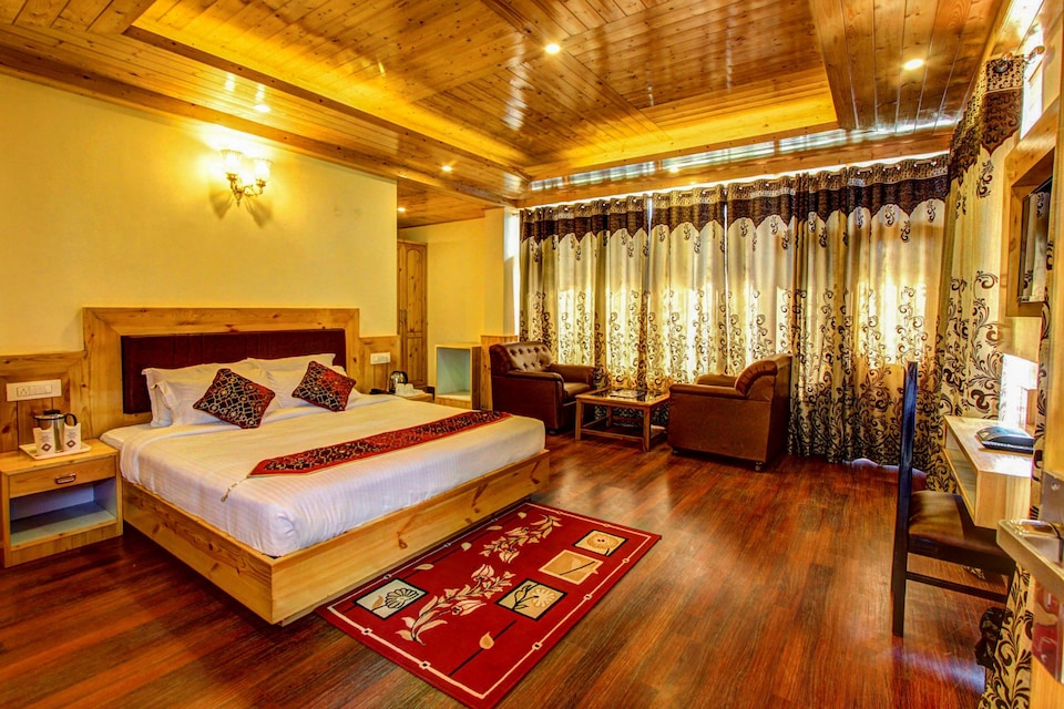 OYO Whistling Pines Resorts, Naggar Road, Manali