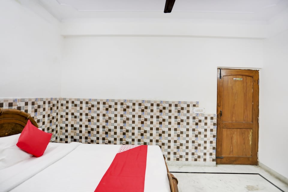 OYO 75429 Dream Inn, Noida Industrial Area Mamura, Noida