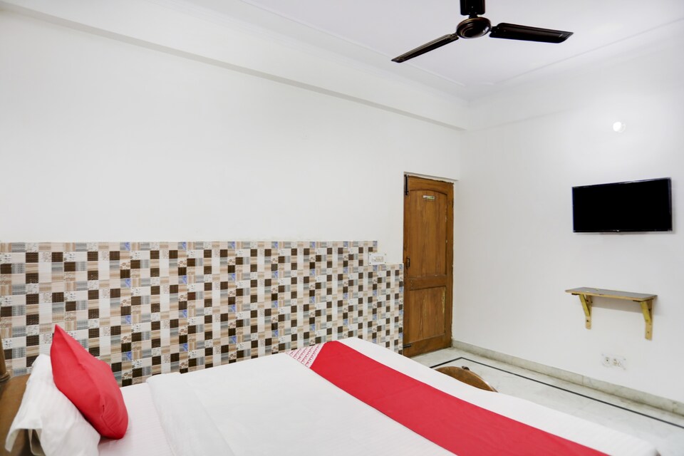 OYO 75429 Dream Inn, Noida Industrial Area Mamura, Noida