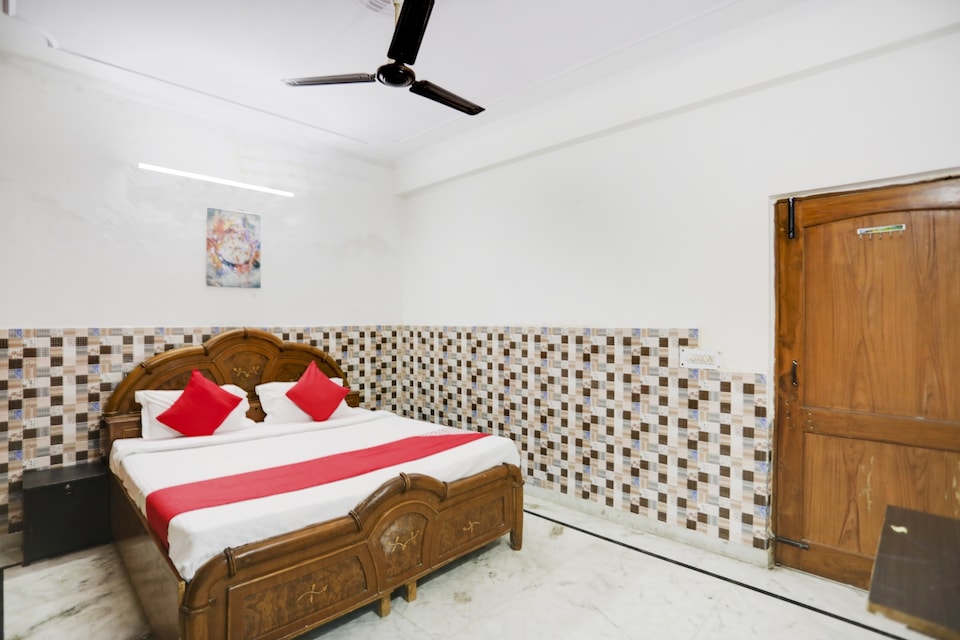 OYO 75429 Dream Inn, Noida Industrial Area Mamura, Noida