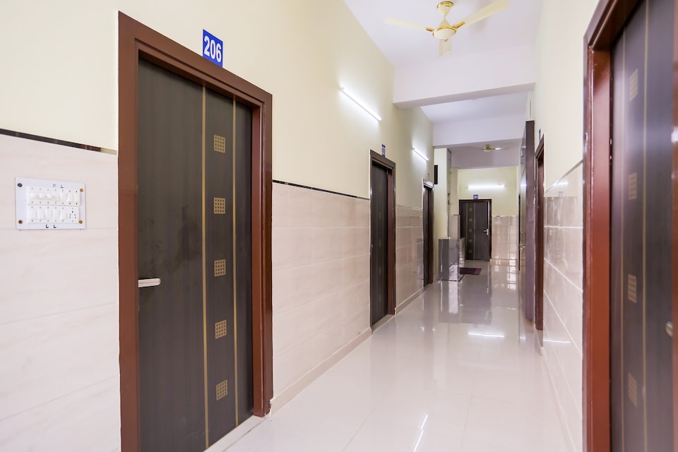 Hotel O Viraj Deluxe, North Delhi, Delhi