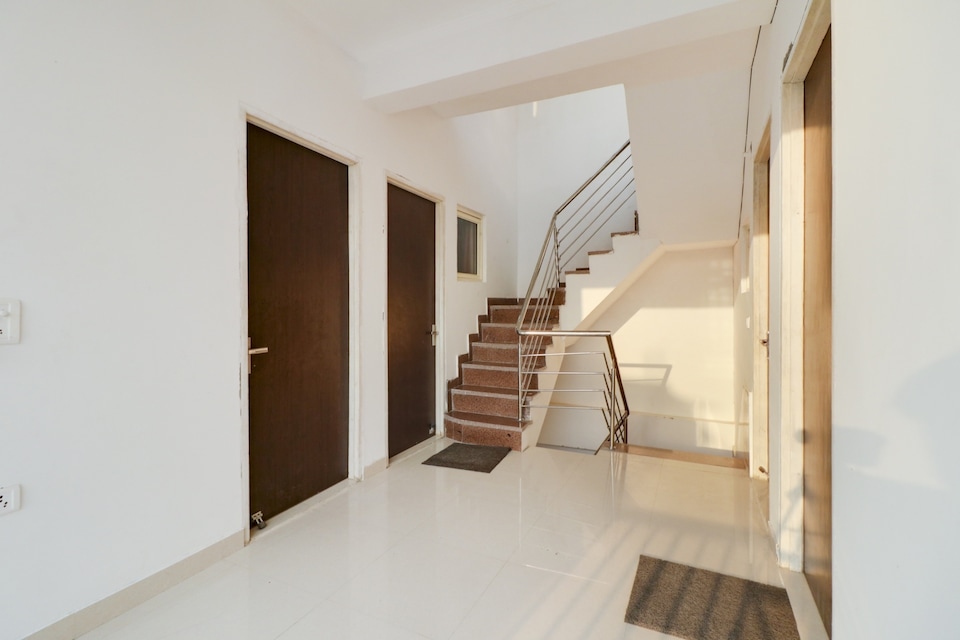 Hotel O Stay Bird Inn, Greater Noida, Noida