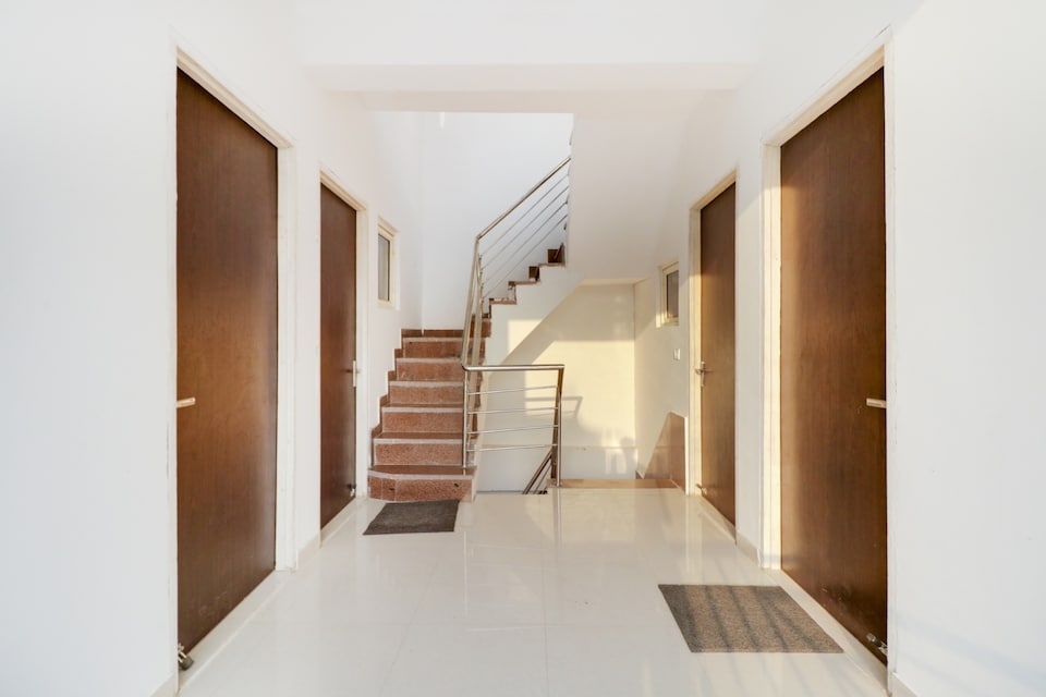 Hotel O Stay Bird Inn, Greater Noida, Noida