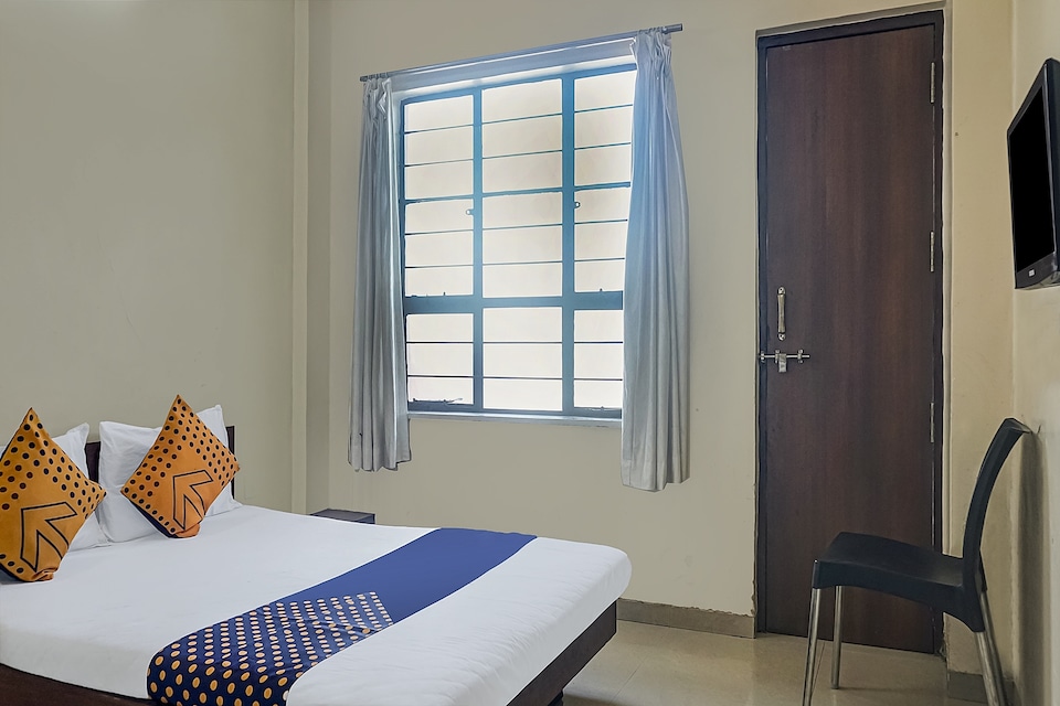 OYO Flagship 75444 Hotel Kinara Lodging & Boarding, Katraj Khed Shivapur Pune, Pune