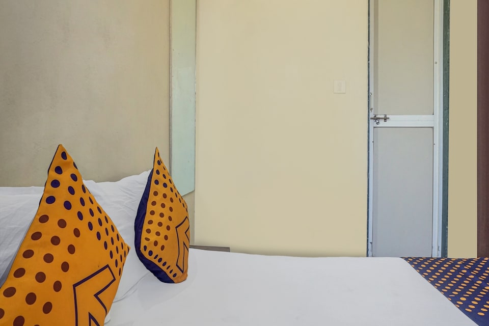 OYO Flagship 75444 Hotel Kinara Lodging & Boarding, Katraj Khed Shivapur Pune, Pune